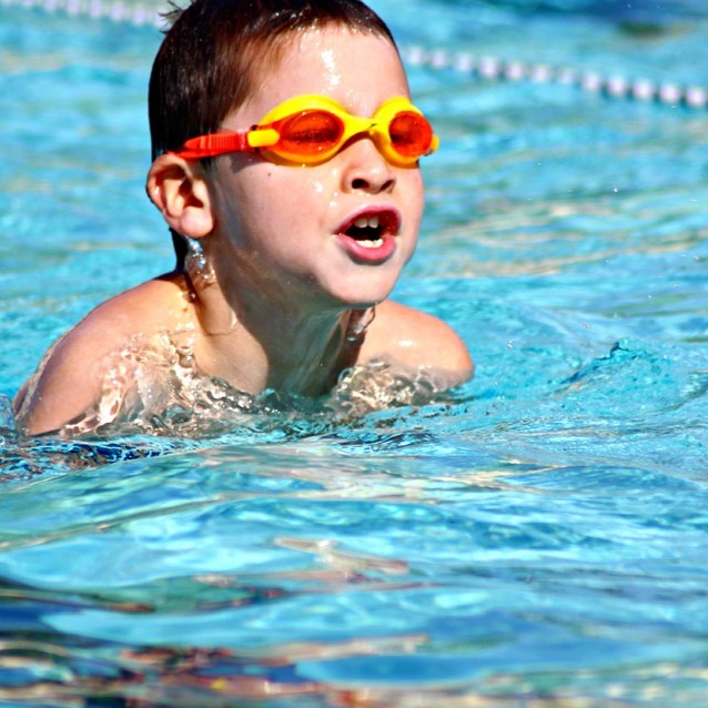 Blue-Boys-Swimming-Transparent-Clear-Pools-Water-286209